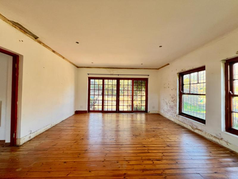 8 Bedroom Property for Sale in Hout Bay Western Cape